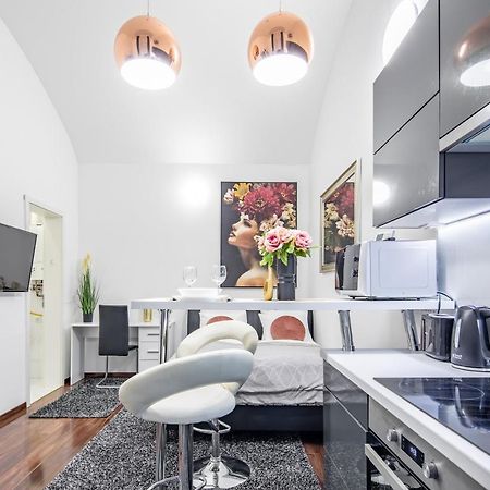 Melody Meadow Apartment Budapest Exteriör bild